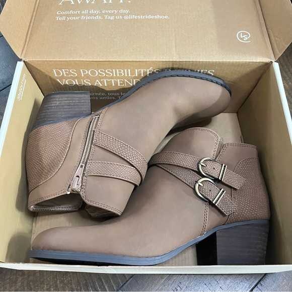 Life Stride Blaire Nubuck Tan Ankle Boots with Double Buckle 8.5 Wide Ankle - Picture 6 of 7